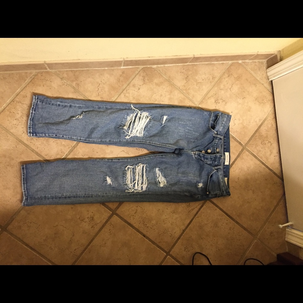 BRAND NEW RIPPED JEANS